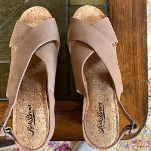 New Lucky Brand wedge taupe size 9.5m